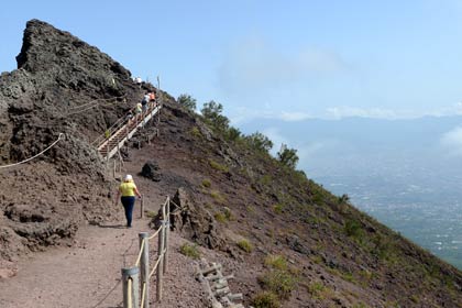 Hiking the crater of Vesuvius